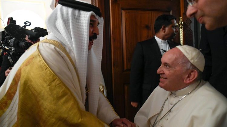 <strong>“A vocação de todo ser humano na terra é de fazer a vida prosperar” – diz Papa Francisco no Bahrein</strong>