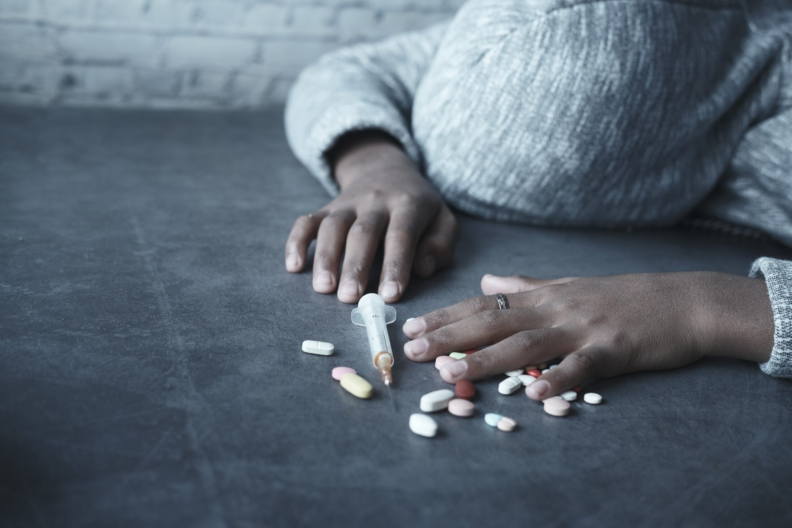 Fentanil: como nova onda de overdoses assola EUA e mata quase 300 por dia