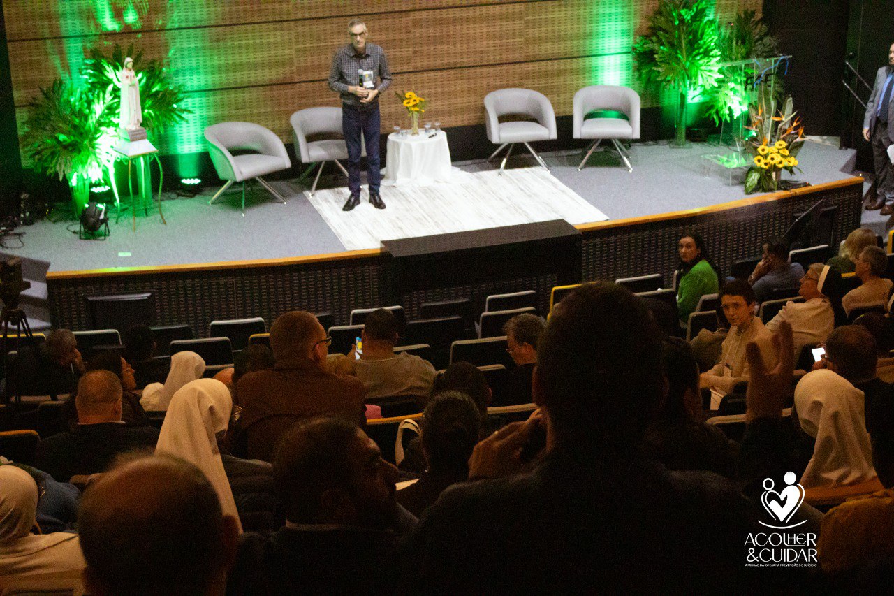 Primeira Palestra: Padre Lício Vale destaca o sentido da vida e caminhos para prevenir o suicídio